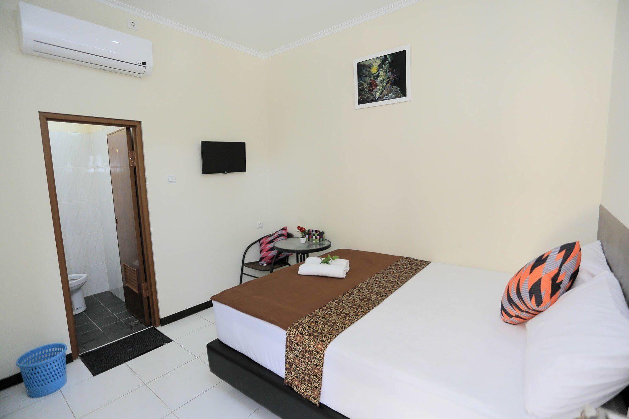 Bantal Guling Pasar Baru Hotel Bandung Exterior photo